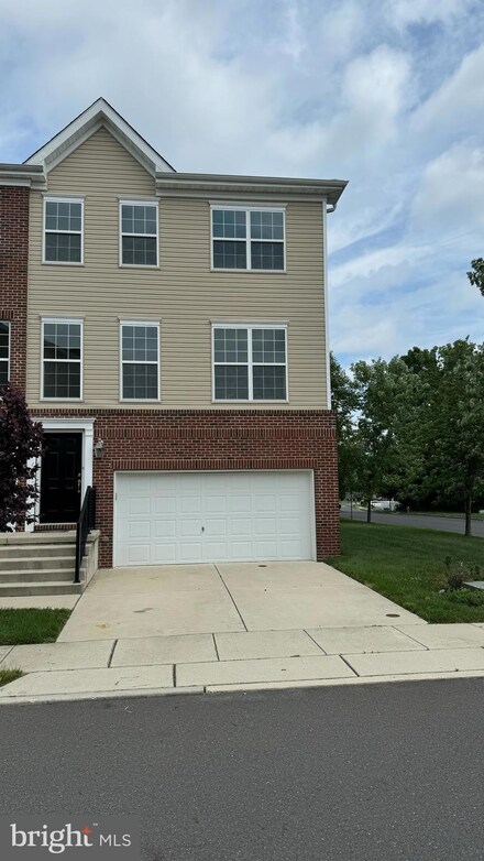 201 Creekside Way, Burlington, NJ 08016