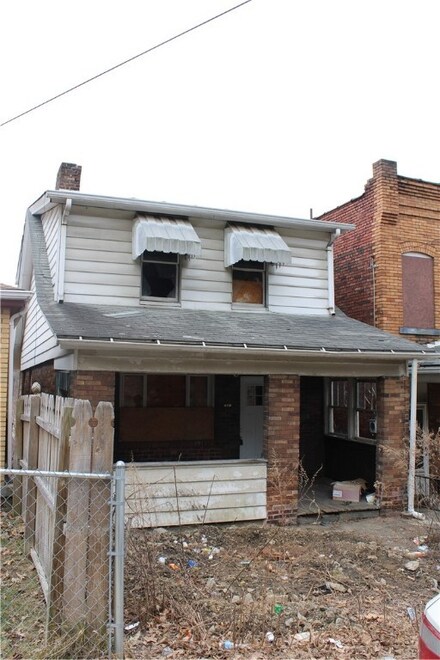 419 Woodward Ave, Mc Kees Rocks, PA 15136