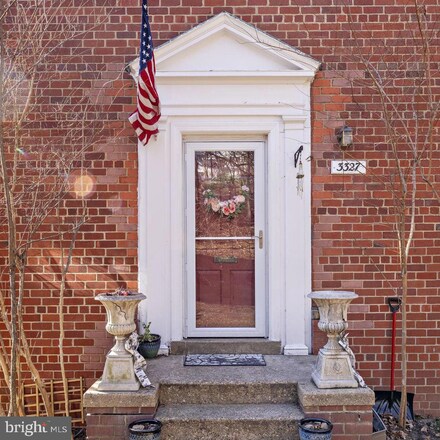 3327 Valley Dr Unit 702, Alexandria, VA 22302
