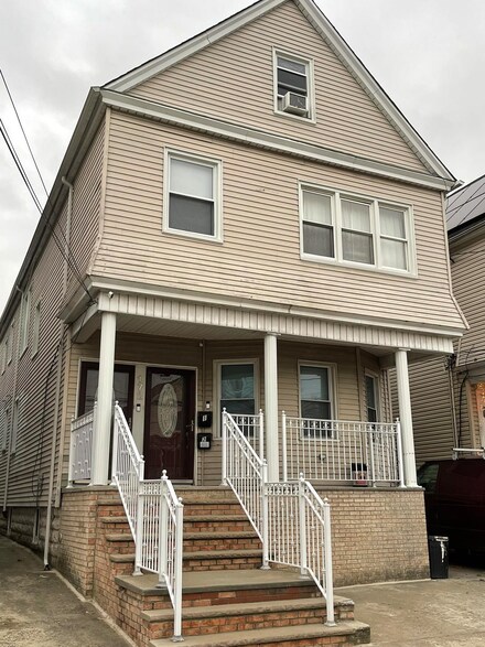 172 W 10th St Unit 1, Bayonne, NJ 07002