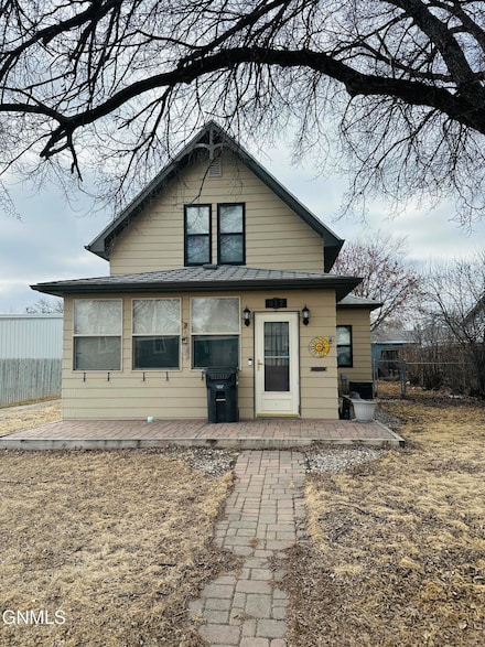 912 11th Ave SE, Jamestown, ND 58401