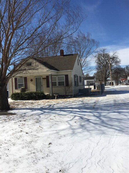 315 N Harvey Ave, Burrton, KS 67020