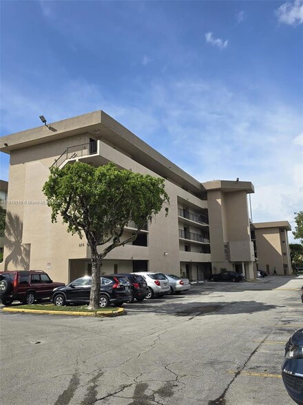 816 NW 87th Ave Unit 406, Miami, FL 33172