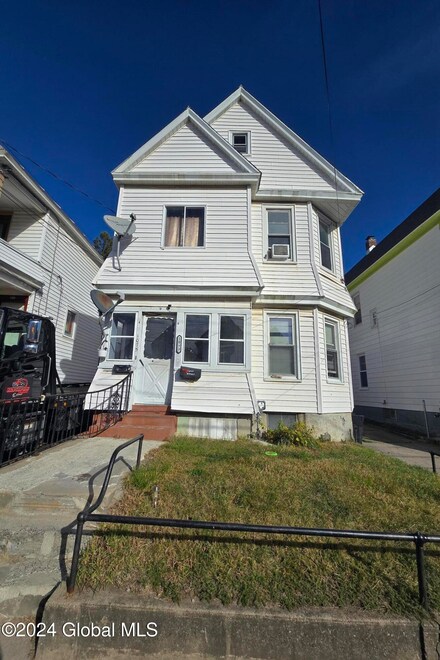 1075 Congress St, Schenectady, NY 12303