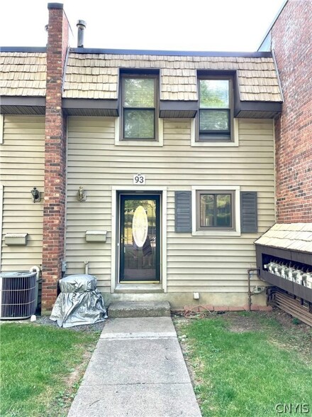 93 Chestnut Hills, New Hartford, NY 13413