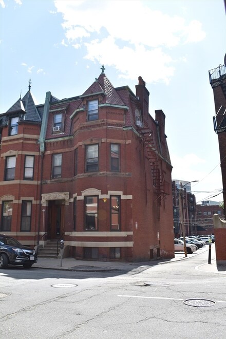 31 Fairfield St, Boston, MA 02116