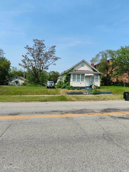 1117 Cedar St, South Bend, IN 46617