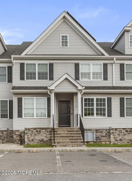 33 Granite Dr, Lakewood, NJ 08701