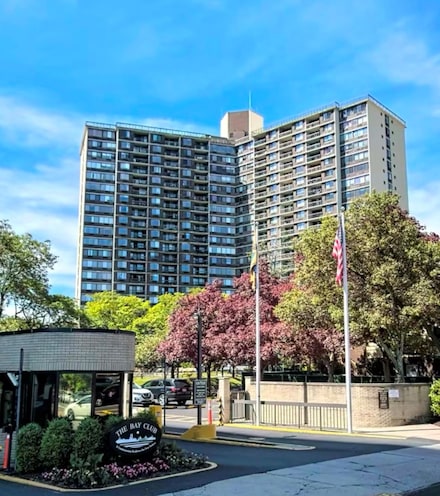 1 Bay Club Dr Unit 1U, Bayside, NY 11360