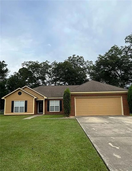 242 Saint Clair Dr, Leesburg, GA 31763