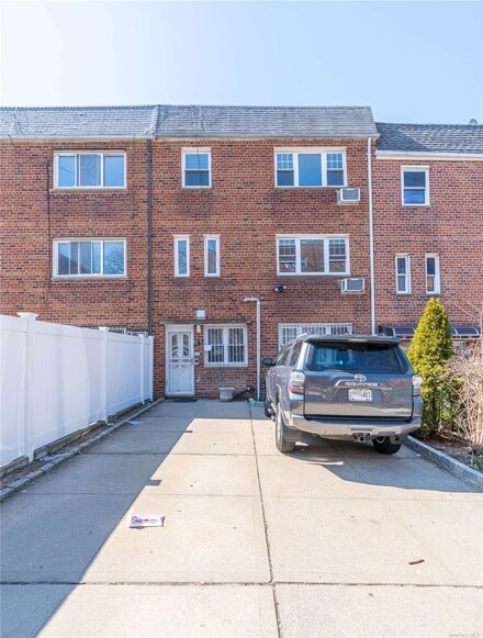 79-18 150th St Unit 2, Flushing, NY 11367