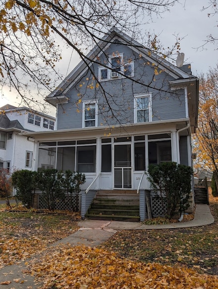 226 W Locust St, Dekalb, IL 60115