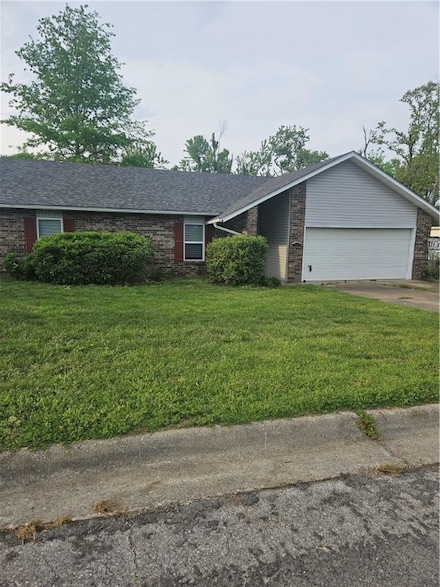 2705 W Magnolia St, Rogers, AR 72758