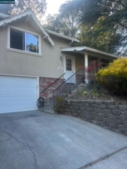 2032 Donald Dr, Moraga, CA 94556