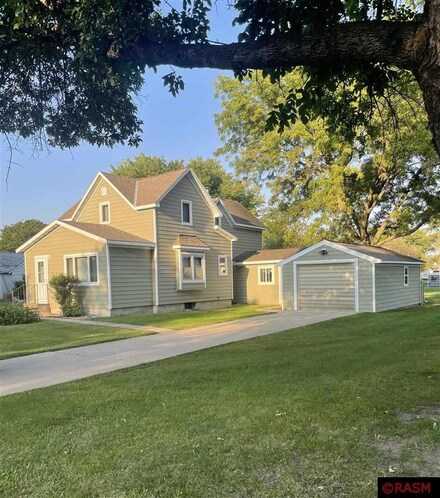 217 Dugan St S, Welcome, MN 56181