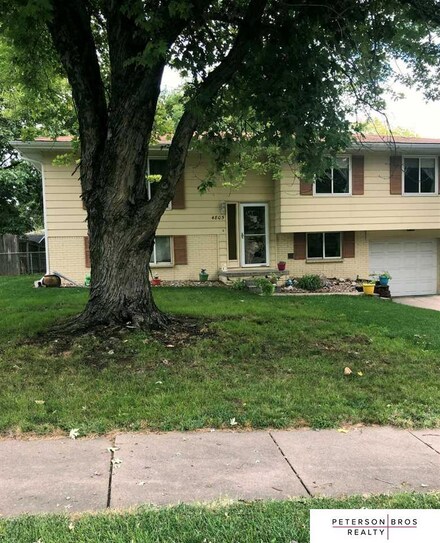 4805 S 102nd St, Omaha, NE 68127