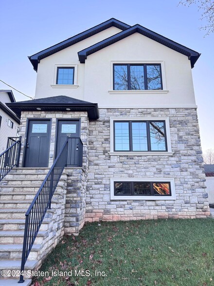 322 Robinson Ave, Staten Island, NY 10312