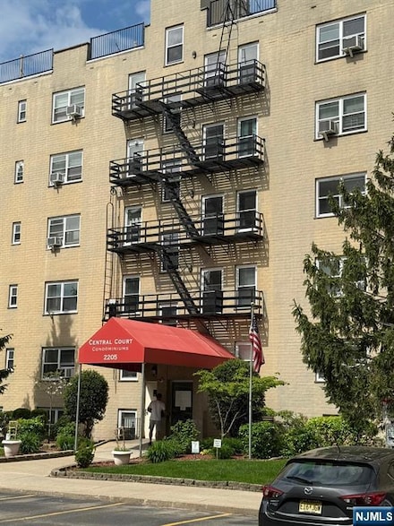 2205 N Central Rd Unit 1B, Fort Lee, NJ 07024