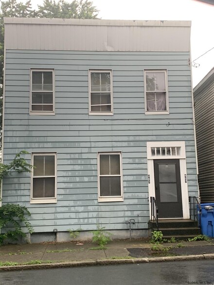 467 N Pearl St, Menands, NY 12204