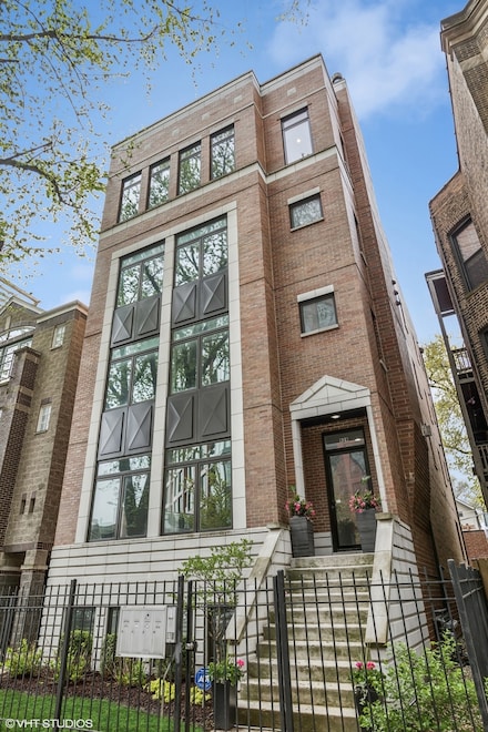 929 W Altgeld St Unit 4, Chicago, IL 60614