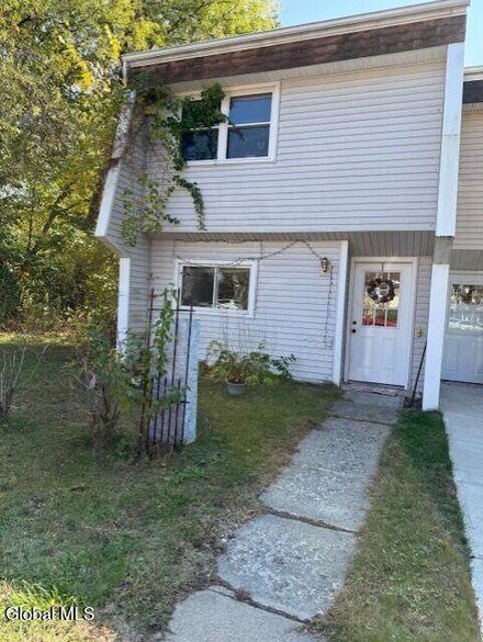 23 Tenandaho Ln, Mechanicville, NY 12118