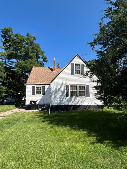 110 E 7th St, Spencer, SD 57374