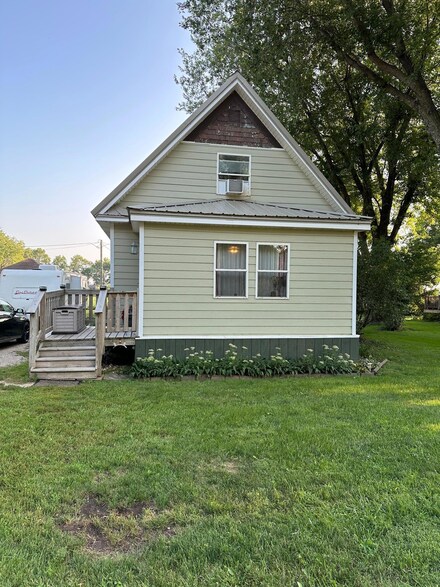 210 Luverne St, Magnolia, MN 56158