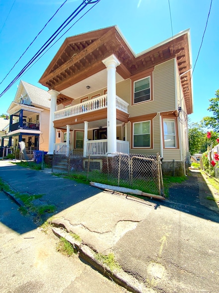 93 Hillside Ave Unit 2L, Waterbury, CT 06710