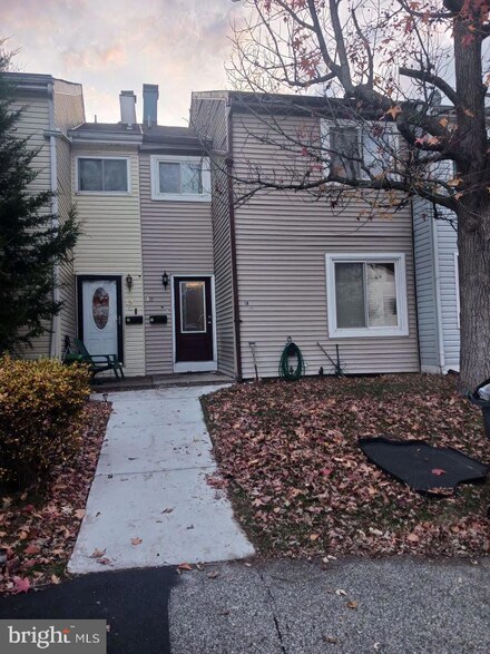18 Candlewick Ct, New Castle, DE 19720