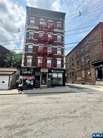 10 Hilliard Ave Unit 4, Edgewater, NJ 07020