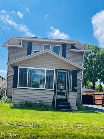 2526 Albrecht Ave, Akron, OH 44312