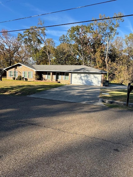 125 Hilda Dr, Vicksburg, MS 39180
