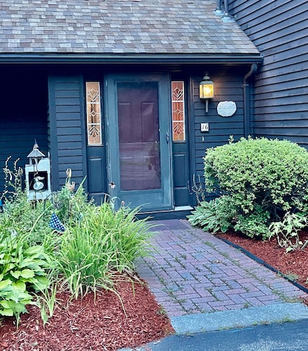 16 Stacey Cir, Windham, NH 03087