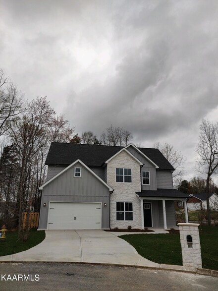 8141 Cornell Ln, Knoxville, TN 37938