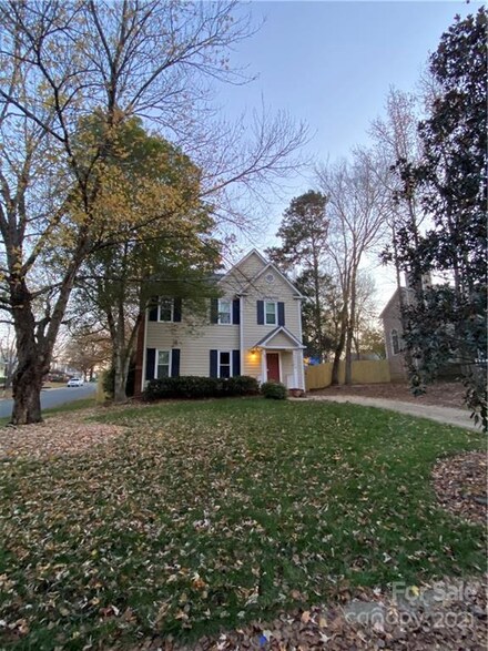 9601 Lawley Ln, Matthews, NC 28105