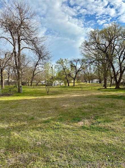 412 W 9th St, Ada, OK 74820