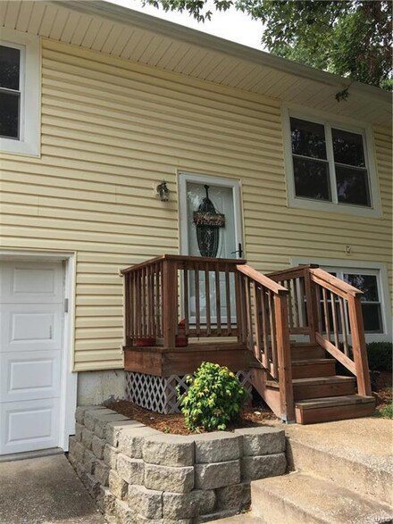 761 Tree Top Ridge Dr, Valley Park, MO 63088