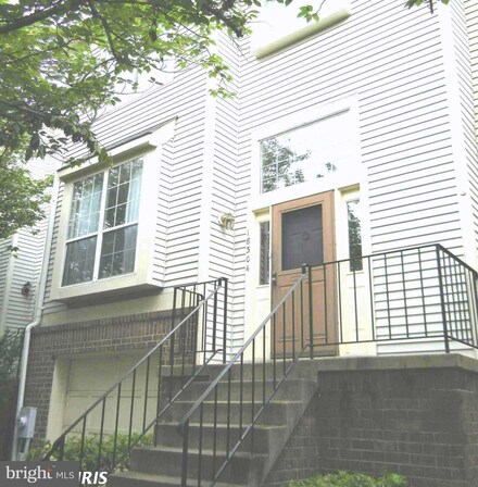 18304 Hallmark Ct, Gaithersburg, MD 20879