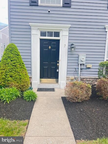 7 Swan Ct, Delran, NJ 08075