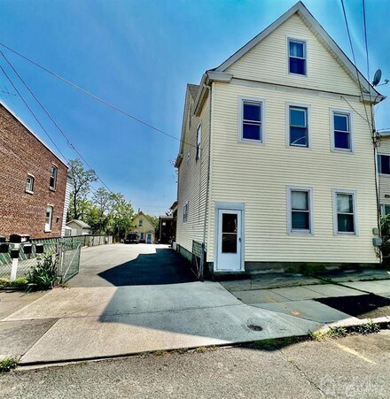 722 Charles St, Perth Amboy, NJ 08861