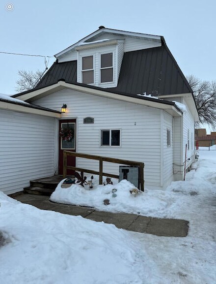 206 7th St, Ipswich, SD 57451