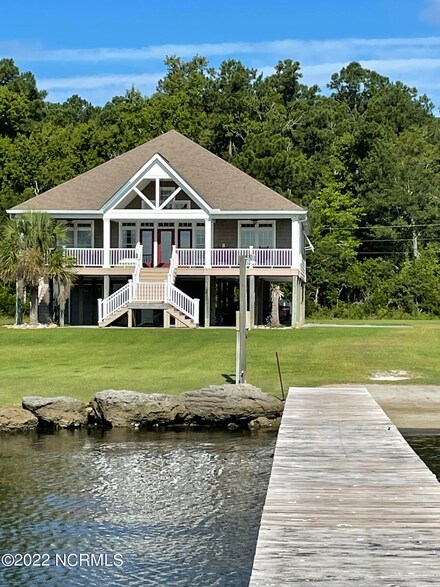 637 Harper Rd, Bayboro, NC 28515