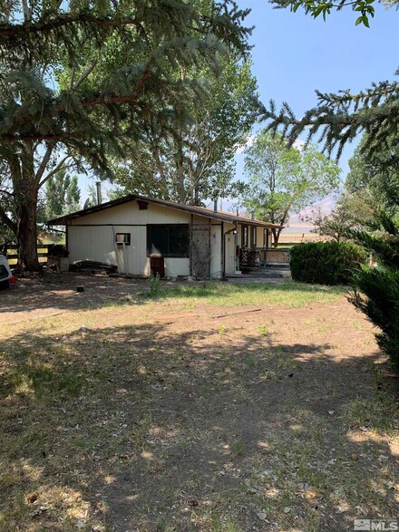 470 Richards Dr, Paradise Valley, NV 89426