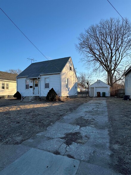 146 Sherman Ave, Waterloo, IA 50703