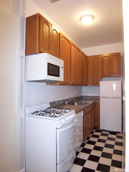 461 W 49th St Unit 1-A, New York, NY 10019