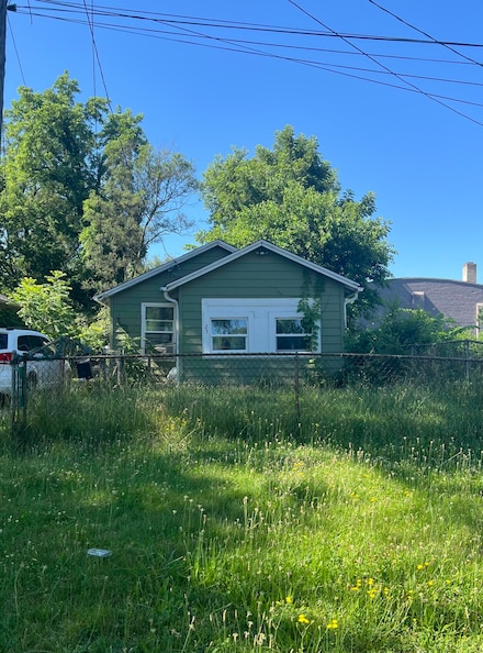 27 Avenue B, Springfield, MI 49037