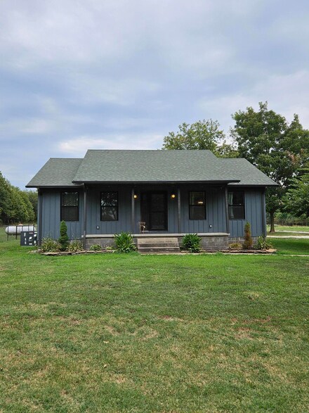 23192 Lawrence 1100, Monett, MO 65708