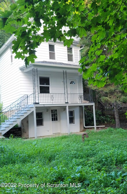 1425 N Rebecca Ave, Scranton, PA 18508