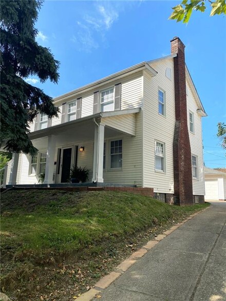900 Ridge Rd NW, Canton, OH 44703
