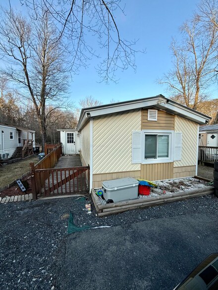 124 Poe Voll Ct, Stroudsburg, PA 18360